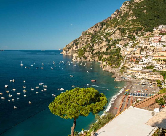 Positano con spiaggia grande
Wikimedia by Mihael Grmek Airport Transfers