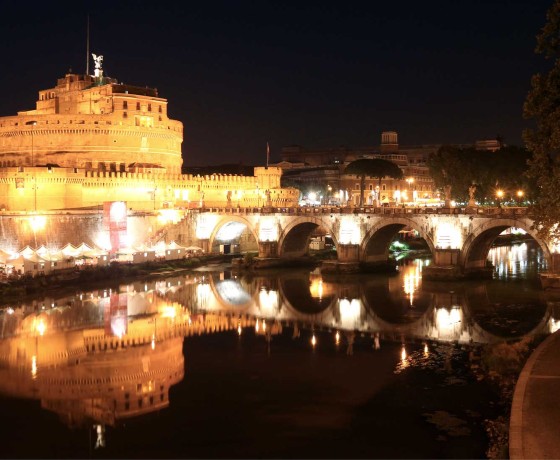 Rome by night Castel santangelo
Wikimedia by NormanB Airport Transfers